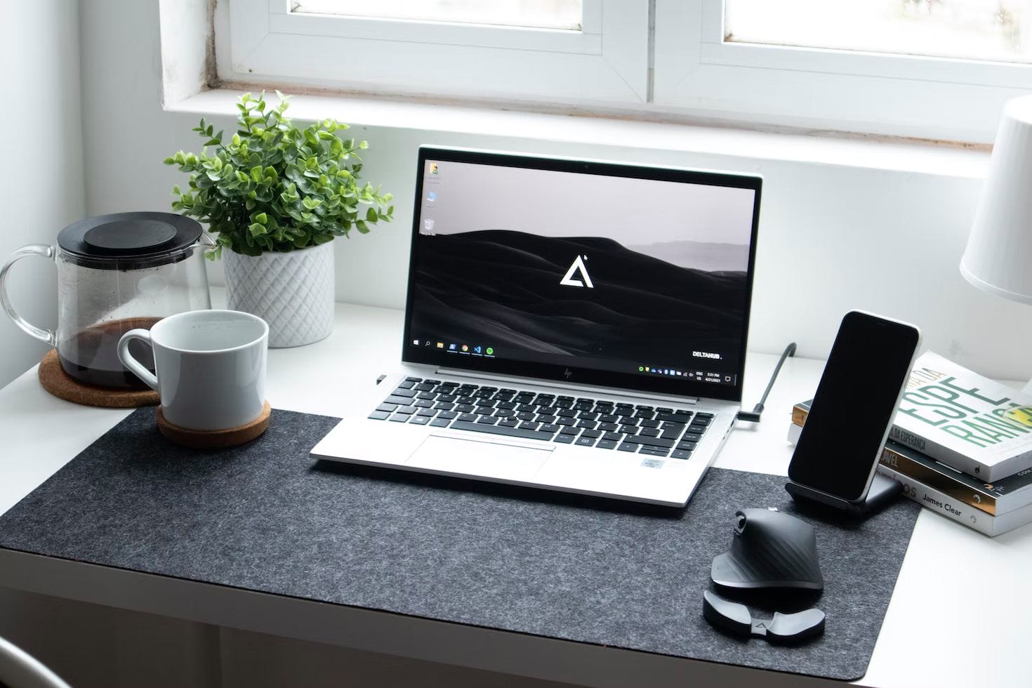 The pros and cons of insourcing and outsourcing your content creation